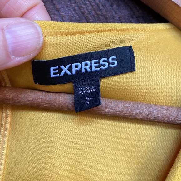 Express dress - Picture 2 of 5